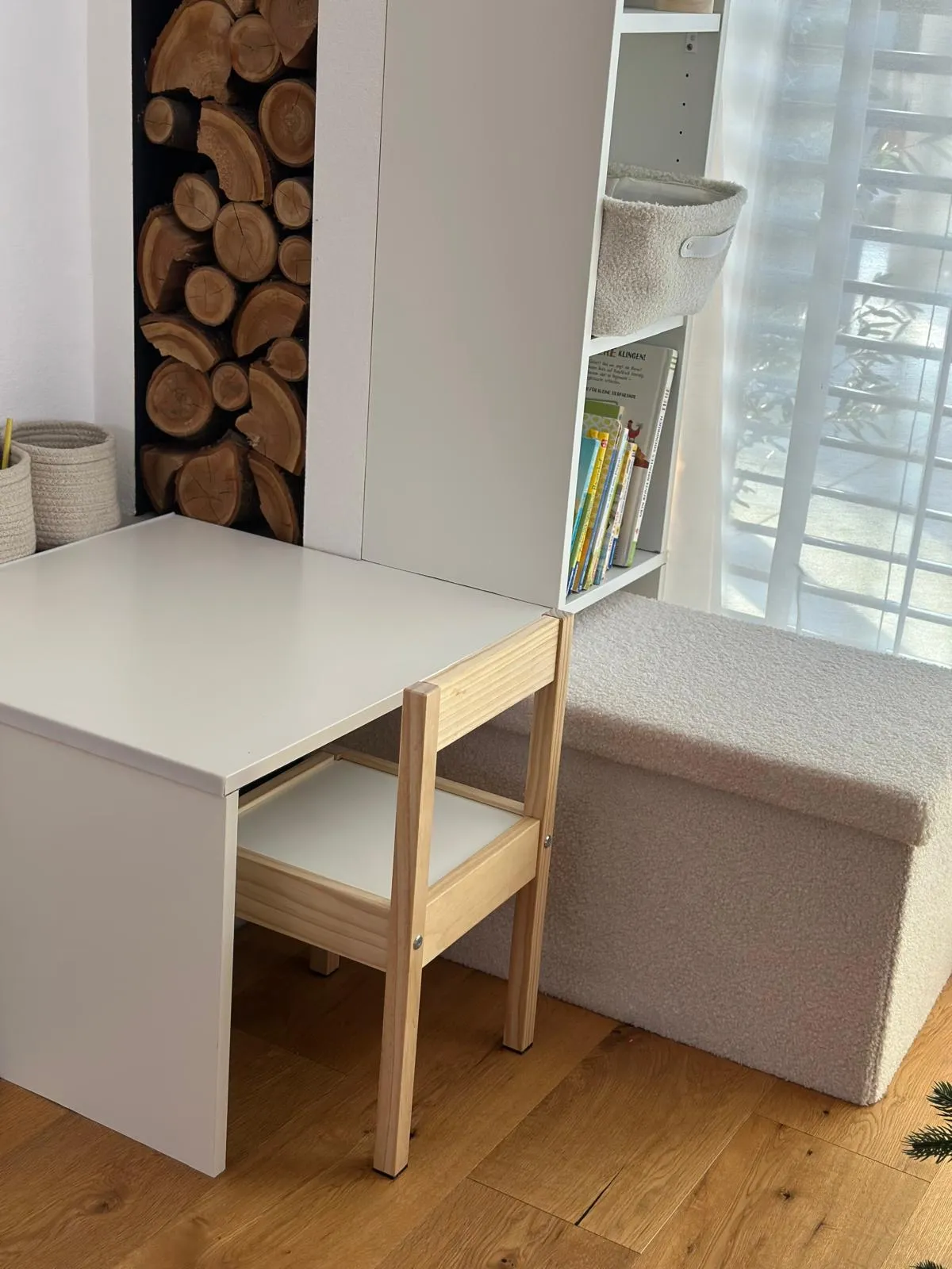 Kinderschreibtisch Ansicht 2